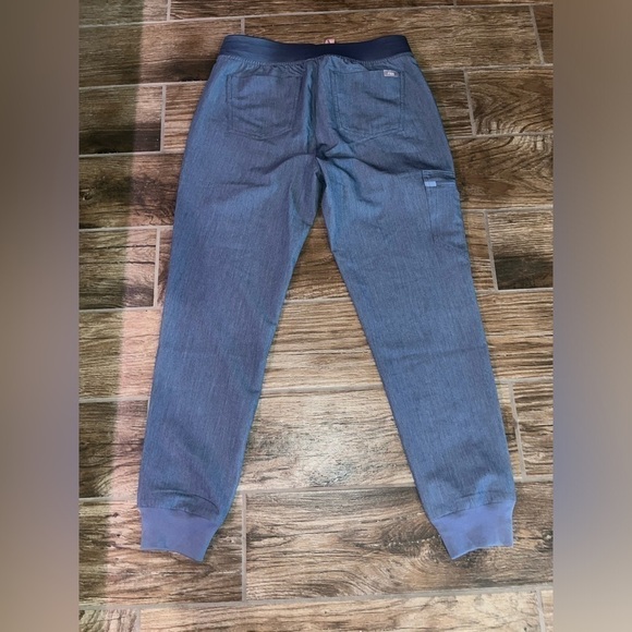 Figs women’s joggers scrubs - Picture 2 of 3